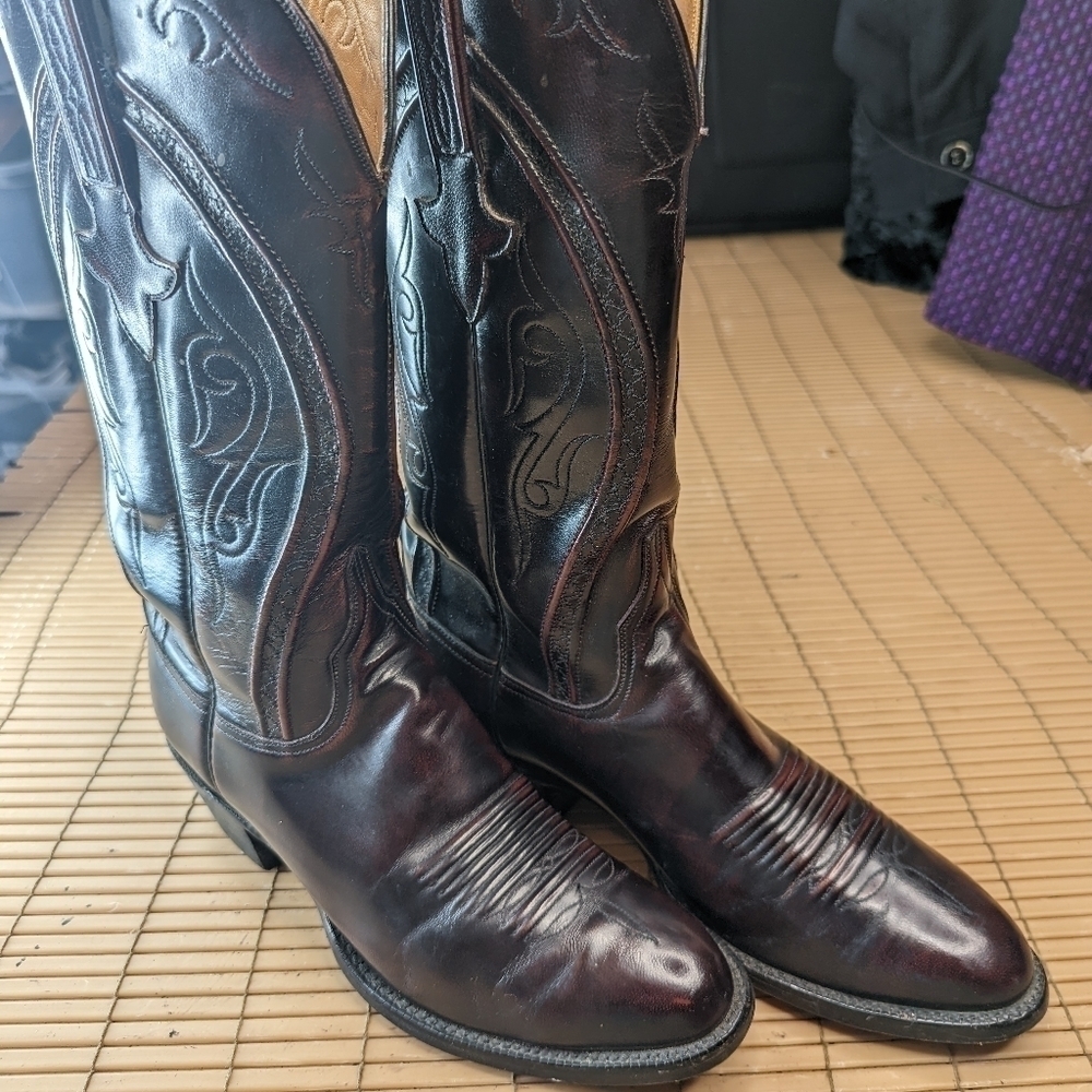 Lucchese "Gavin" men's sz 8D Santini black cherry Goat leather $995.00The Gavi